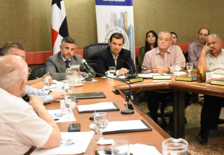 El titular del MOP anunció la creación de un Fondo de Mantenimiento Vial (FOMAVI) con un presupuesto de $150 millones anuales.