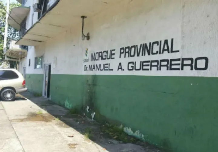 El cuerpo fue llevado a la morgue judicial para hacer la autopsia de rigor. Foto: Diómedes Sánchez S.
