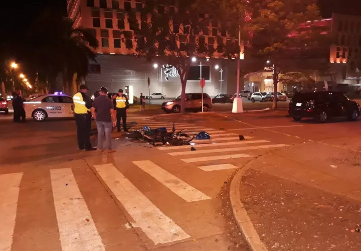 El motorizado colisionó contra un vehículo que transitaba en el sector de Costa del Este. Foto @ROLANDODAVIDD 