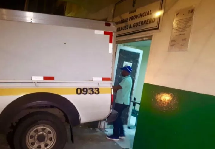 Ruedas, quién recibió una herida con arma blanca en el área del tórax, fue llevado a la sala de urgencias de la policlínica de Sabanitas en un vehículos de la Policía Nacional donde murió.