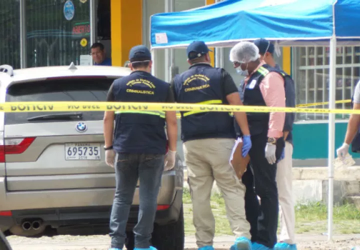 Tres muertos viajaban en la camioneta BMW. 