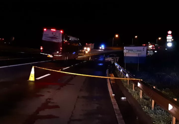 El accidente fue en el retorno de la entrada de La Peña, distrito de Santiago. Foto: Melquíades Vásquez. 