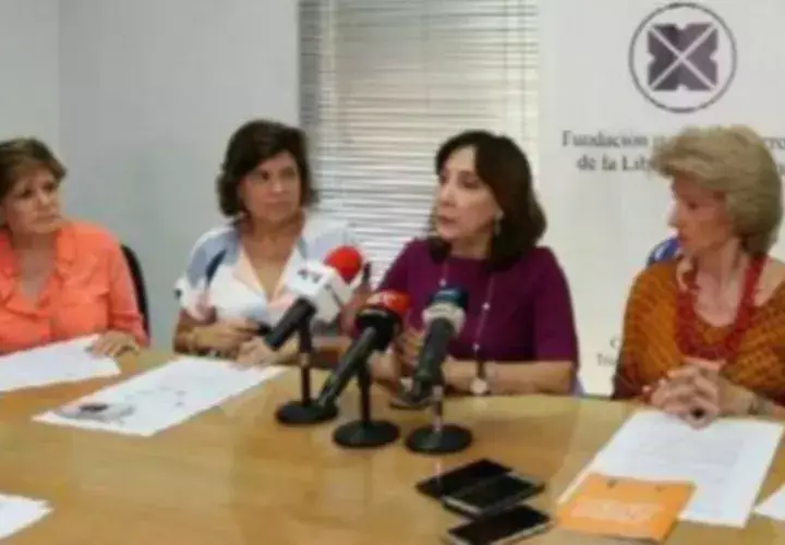 Rueda de prensa para presentar la iniciativa.  Twitter