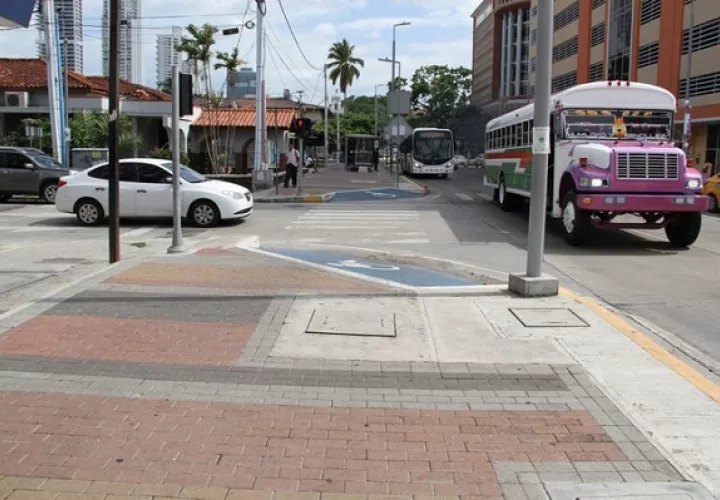 La población habla que primero tienen que construirse estacionamientos y luego aplicar las multas.