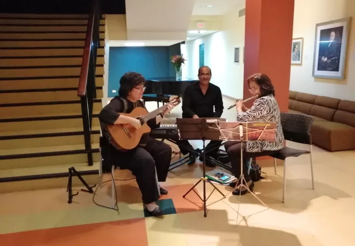 La música no pudo faltar en esta presentación literaria. Foto: Cortesía.