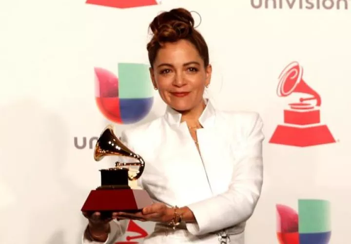 Se viralizó la captura de cámara que hicieron de la cara de desagrado de Natalia Lafourcade. EFE