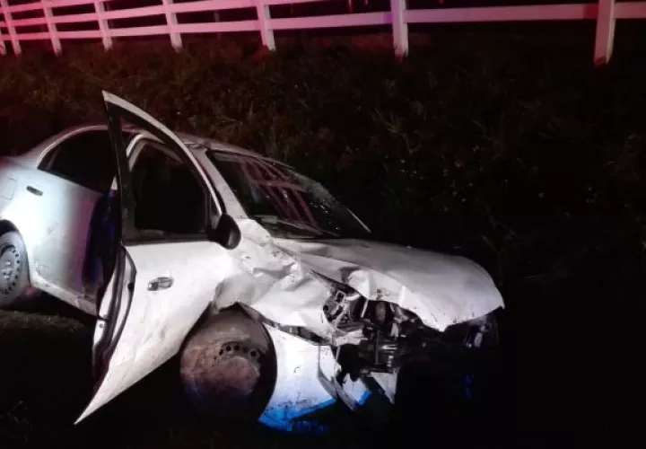 La joven se tapó los ojos y chocó otro auto. Foto: Archivo/Ilustrativa.