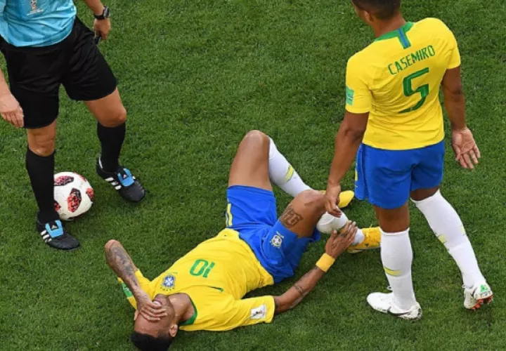 Neymar es conocido por exagerar en la cancha.