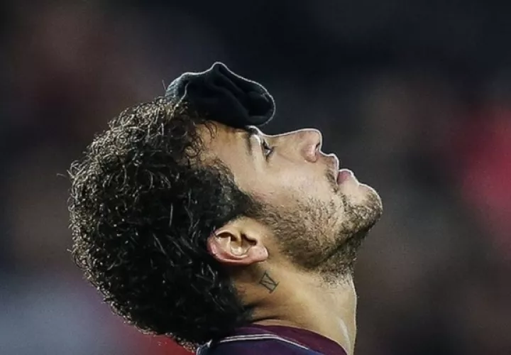 Neymar se recupera de una lesión en el pie derecho.