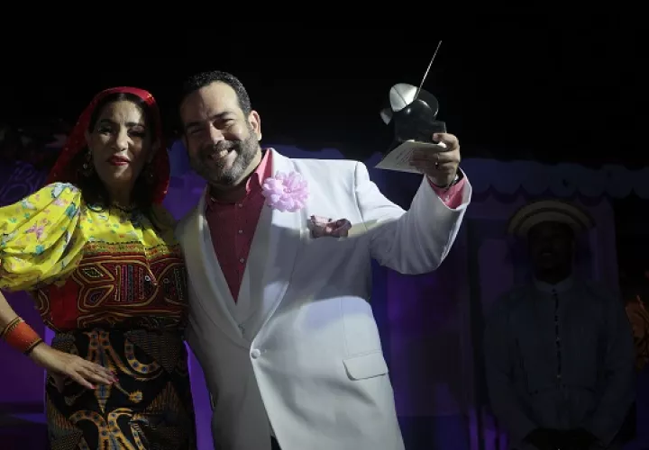 Neysa Ferguson y Agustín Clément. Él dirige en el Teatro ABA una obra, "El escuadrón anti-mentiras", para los niños y actúa en  la comedia para adultos "Pene a la carta: nuevos chefs", también en el ABA. Foto: Aurelio Herera Suira.