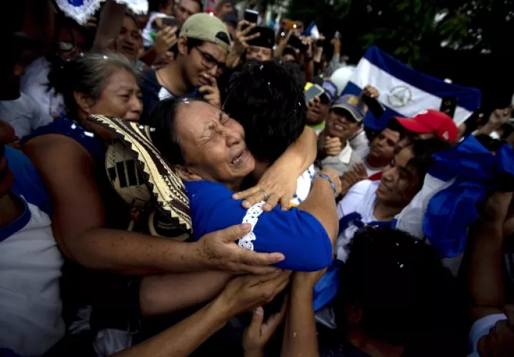 Un ambiente de fiesta y denuncias predominó en Nicaragua, donde decenas de "presos políticos" fueron liberados bajo la polémica Ley de Amnistía, aprobada con urgencia el fin de semana por el Legislativo. FOTO/EFE