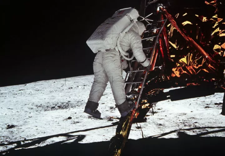 Trump destacó que su país ha "liderado la búsqueda de la humanidad hacia la gran incógnita" y consideró que el aterrizaje lunar del Apolo 11 "fue una demostración espectacular de la destreza técnica y el liderazgo espacial" de Estados Unidos.