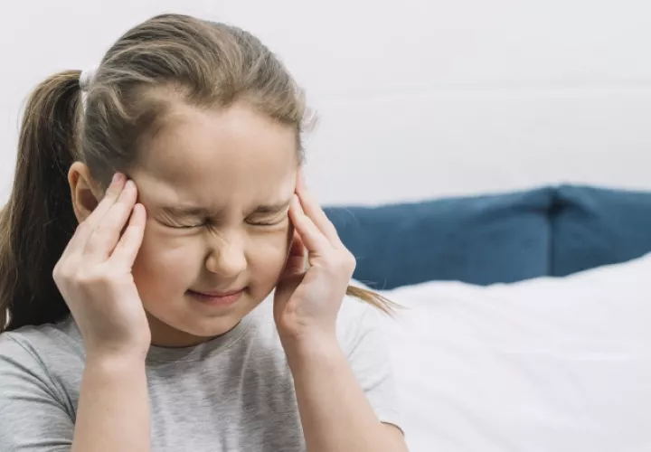 Un niño con migraña es hipersensible a la luz y los sonidos. Cortesía.