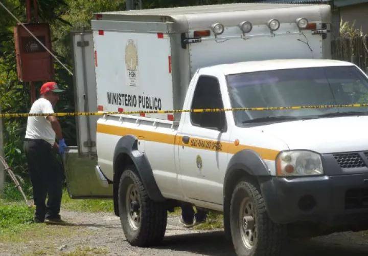 El cuerpo de la menor fue trasladado a la morgue judicial en David. Foto: Mayra Madrid. 