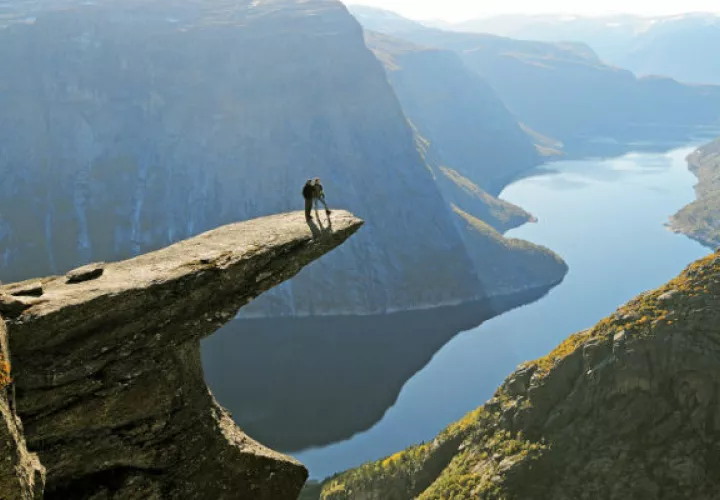 Los amantes a los cuentos y leyendas pueden disfrutar de este paisaje en Noruega. Foto/EFE