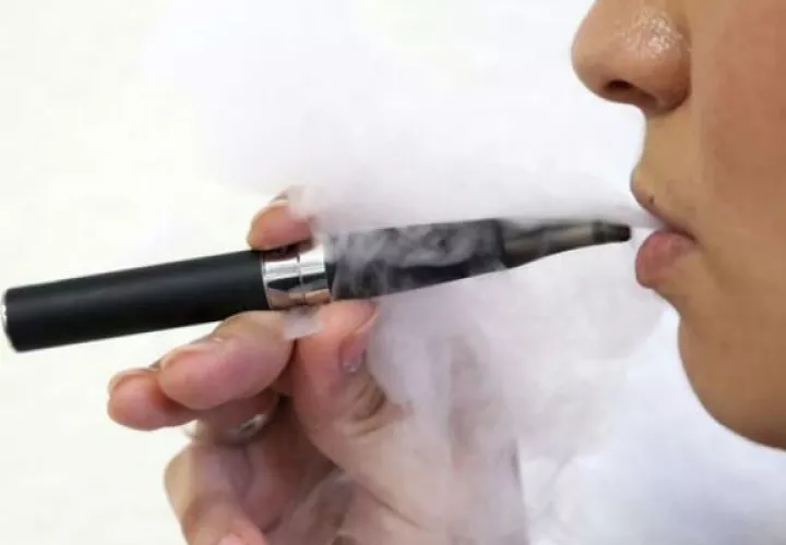    El agresivo marketing promocionando los cigarrillos electrónicos con sabor está cambiando la tendencia.