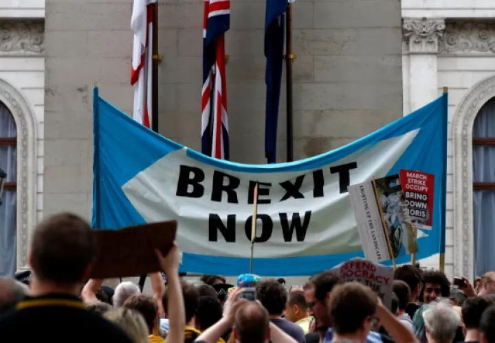 Un brexit "duro", sin acuerdo con la Unión Europea, ha provocado una crisis en el Reino Unido (AP Photo/Alastair Grant)