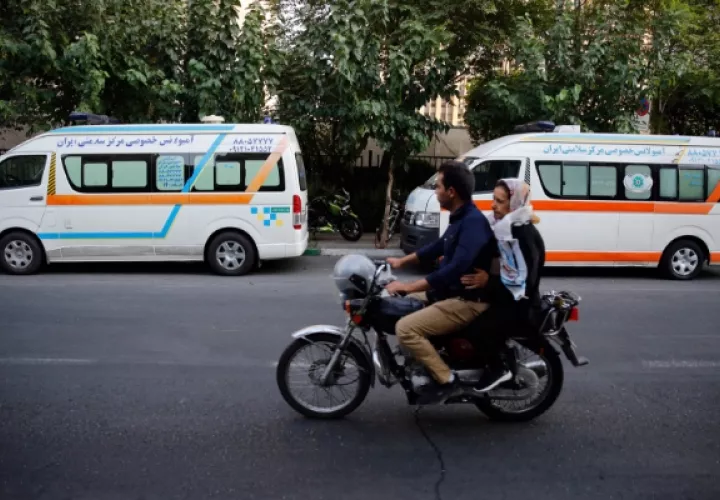 El servicio de ambulancias privadas en Teherán inició hace unos 20 años por la escasez de ambulancias del Gobierno. (Abedin Taherkenareh/EPA, vÍa Shutterstock)