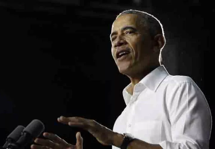 Barack Obama criticó duramente las políticas del Gobierno del presidente Donald Trump, al que no mencionó por su nombre en ningún momento. FOTO/AP
