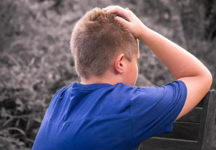Algunos niños más osados refutan, muestran negativa o ignoran. 