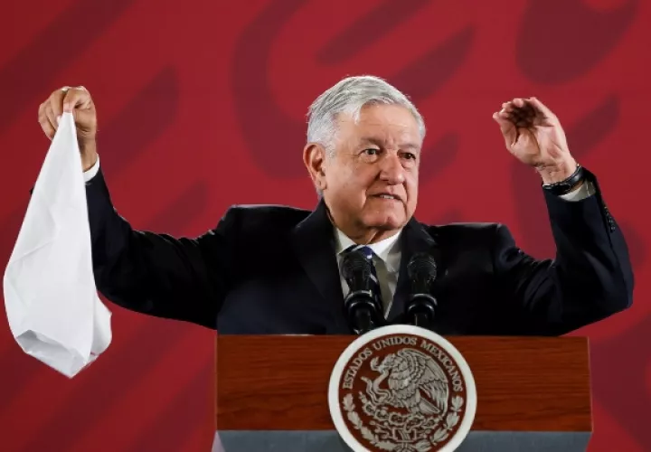 El presidente Andrés Manuel López Obrador, se ha comprometido a darle respuesta a los familiares de los 43 jóvenes que hace 5 años desaparecieros. FOTO/EFE