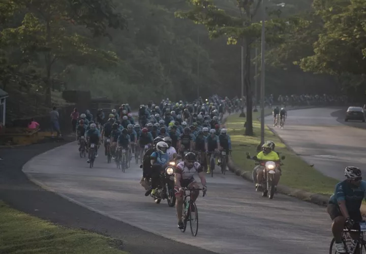 Ciclistas que participan en el Océano a Océano. Foto: Víctor Arosemena.