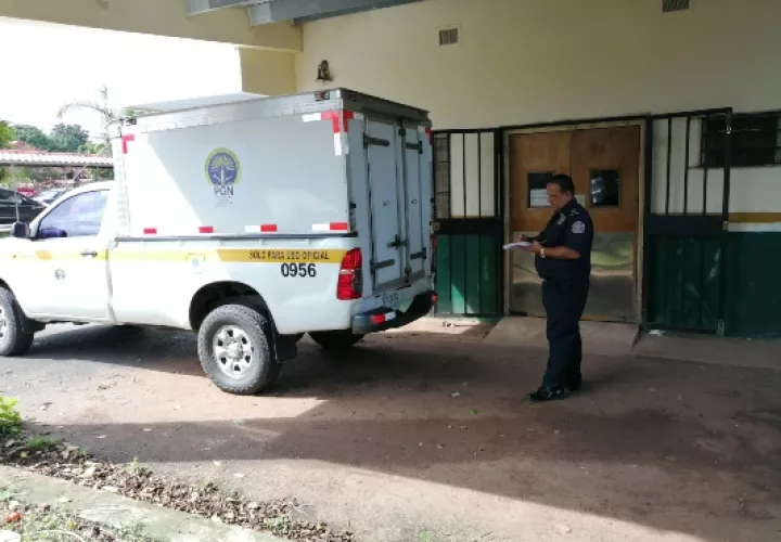El ahora occiso fue trasladado al centro de salud de Nuevo Arraiján en un vehículo policial, en donde los galenos de turno dictaminaron su muerte. Foto/Eric Montenegro