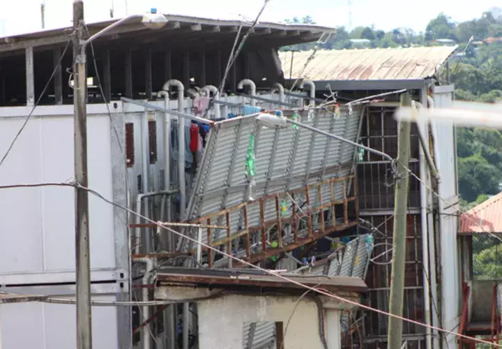 El traslado de los reclusos se impone luego de realizado un diagnóstico estructural por parte del Cuerpo de Bomberos de Panamá y el Sistema Nacional de Protección Civil (SINAPROC). Foto/Eric Montenegro