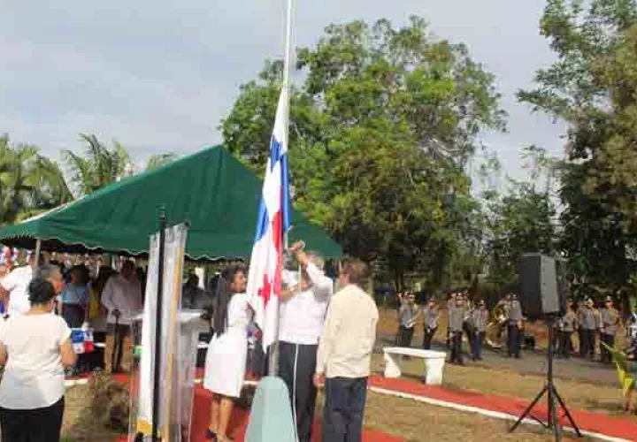 En La Chorrera, las utoridades municipales e integrantes del Comité Pro Rescate y Defensa de la Soberanía Nacional, realizaron los actos de recordación. Foto/Eric Montenegro