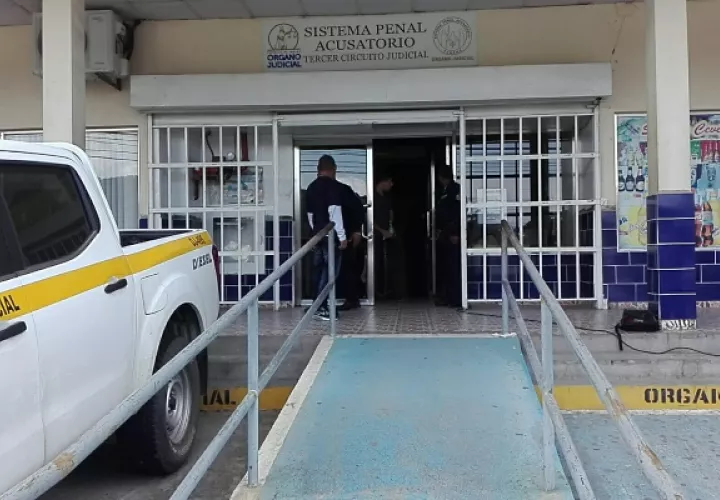  Un jurado de conciencia integrado por tres mujeres y cinco hombres encontró culpable de homicidio doloso agravado a Daryl Alford Barco