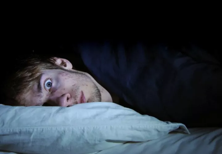 Para algunos conciliar el sueño es difícil. Y dormir toda la noche.