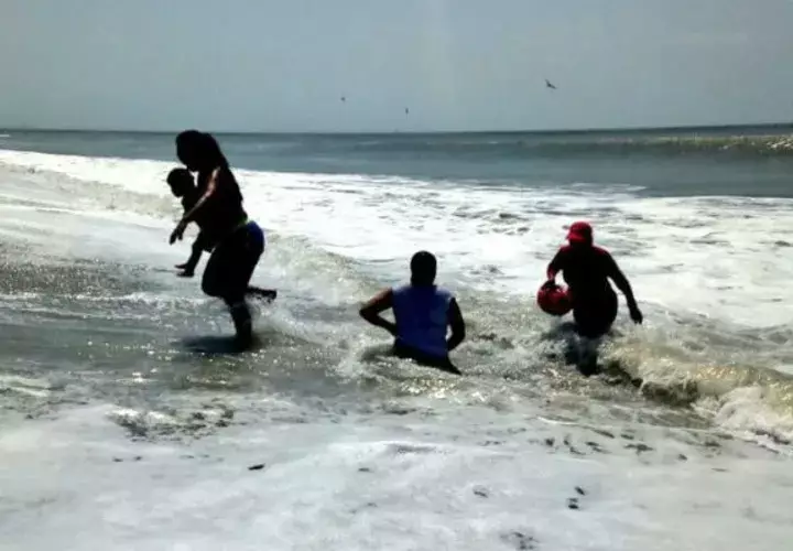 Corrientes de resaca en las áreas de playas. Foto/Archivos