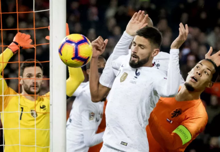Olivier Giroud en el partido entre Francia y Holanda. Foto EFE