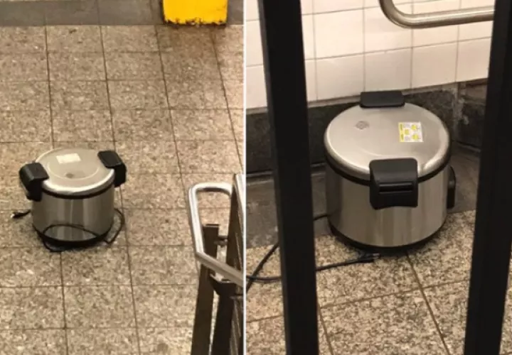 Las ollas de presión fueron olvidadas en la estación de la calle Fulton, en Nueva York, Estados Unidos. Foto: EFE.