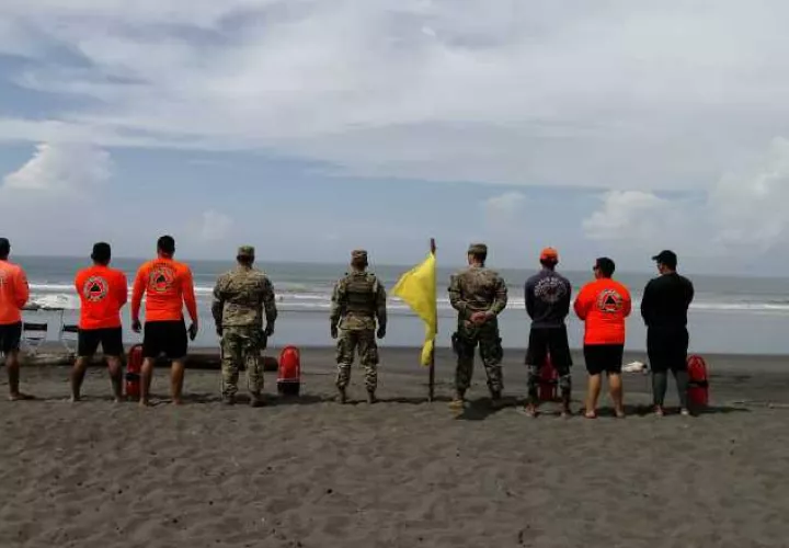Fuertes oleajes fueron pronosticados para estas fechas en que miles de personas acuden a las playas. Foto de cortesía