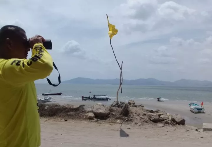Hoy, durante la mañana y la tarde, se mantendrán los puntos de vigilancia en las playas. Foto de cortesía
