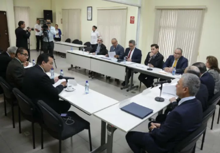 La reunión para definir el orden de las entrevistas a los aspirantes a magistrados de la Corte Suprema de Justicia se realizará mañana viernes. Foto: Panamá América.