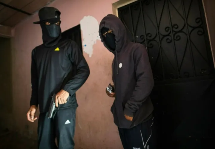 El temido pandillero “El Negrito”  lidera a un grupo de mercenarios llamados los Crazy Boys, una pandilla que forma parte de una intrincada red criminal en Petare, una de las barriadas más grandes y temidas de Latinoamérica. FOTO/AP