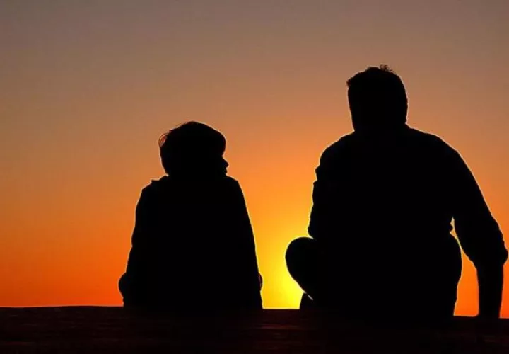 Mantener abiertos los canales de la comunicación con los hijos es clave.  Darles consejos y guías les ahorrará dolores de cabeza. Lo agradecerán con el tiempo. Foto: Pixabay.