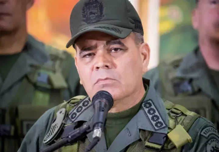 El rotativo, que cita a un oficial de inteligencia estadounidense que habló bajo la condición del anonimato, señala que, sin embargo, Padrino López todavía no ha cumplido su amenaza.