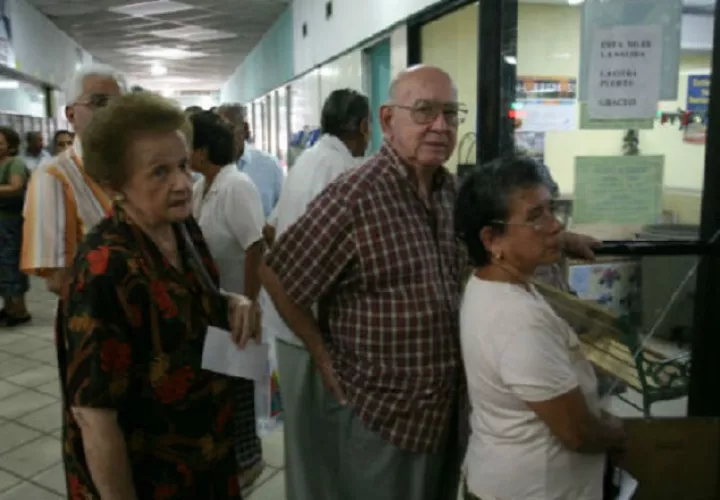 Los trabajadores están preocupados por el futuro de sus jubilaciones. Foto de archivo