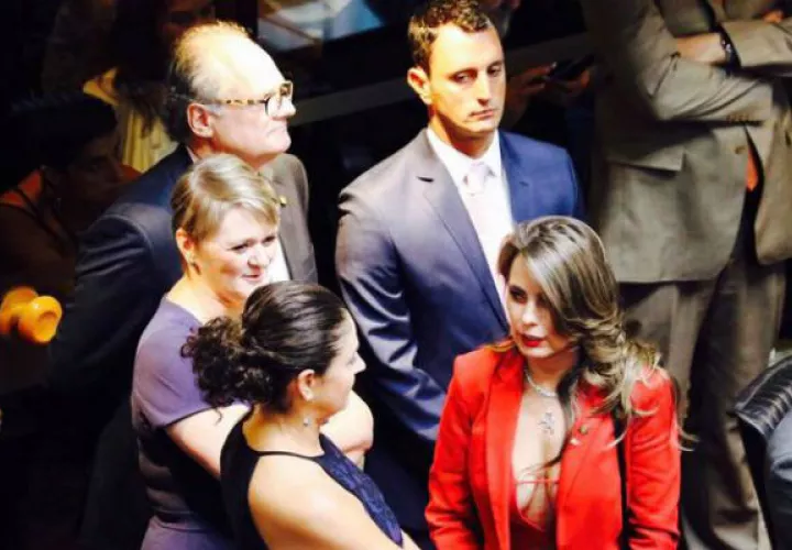 'Paulinha', la provocadora diputada que juró su cargo y alborotó las redes. Redes sociales.
