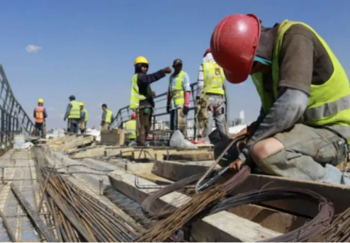 En Panamá las mujeres trabajan 53,9 horas y reciben pago por 23,3; mientras que los hombres trabajan en promedio 53,9 horas por semana y de ellas son remuneradas 41,7.