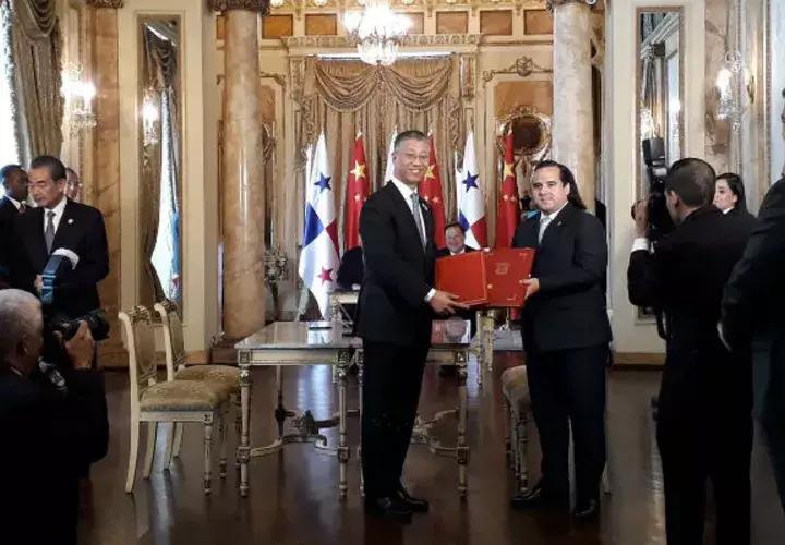 En materia de exportación se firmó un protocolo sobre requisitos fitosanitarios para la exportación de piñas frescas, carne, cobia y productos del mar de Panamá a China.