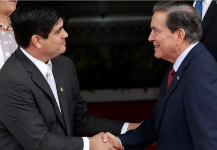Carlos Alvarado (izq.) y Laurentino Cortizo (der.) EFE