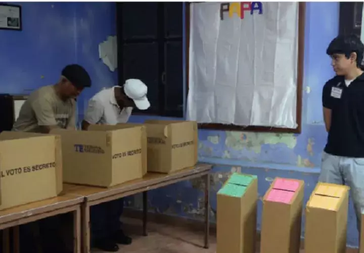   El voto es secreto y lo que ocurra dentro de la urna no tiene que ver con el color de suéter o partido político. Foto: Panamá América.