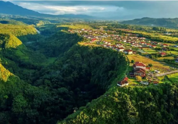 Boquete, en la provincia de Chiriquí, es uno de los lugares predilectos por los turistas por la belleza de sus paisajes, clima y riqueza natural. Autoridad de Turismo