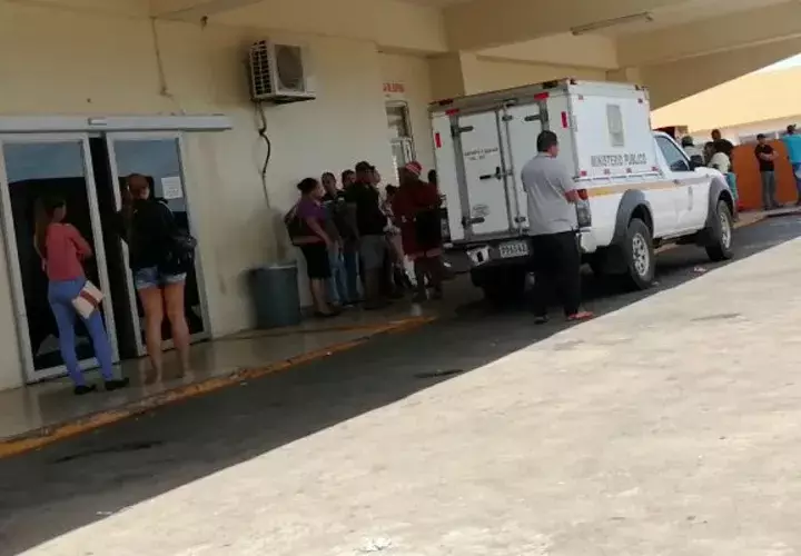 MP realiza levantamiento del cadáver del hombre baleado en La Chorrera. Foto: Eric A. Montenegro.