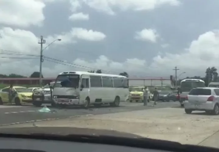 Este es el segundo accidente de tránsito registrado esta semana en el cual esta involucrado un transporte de pasajeros.