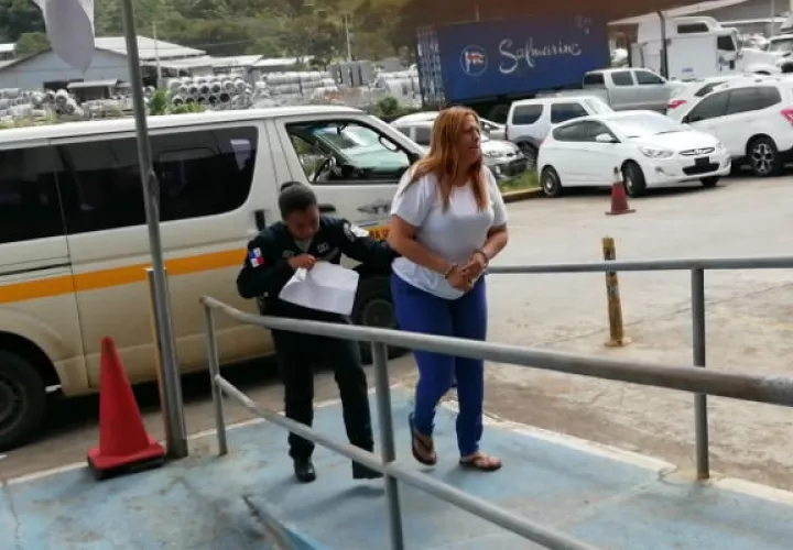  Narda González a su salida del SPA en La Chorrera. Foto: Eric A. Montenegro. 